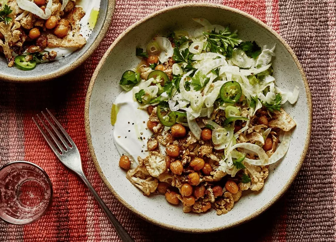 chickpea bowl with fennel and yogurt